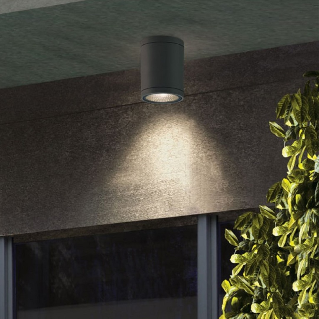 CEILING-MOUNTED-SPOTLIGHT